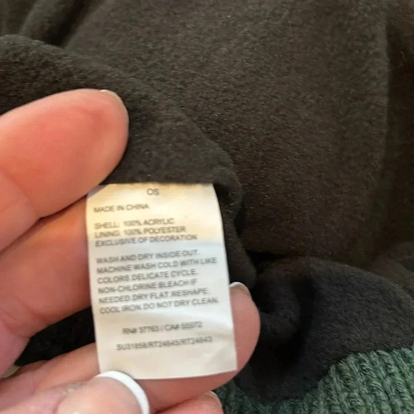 PGA Tour Knit Cuffed Pom Pom Beanie, fleece lined,stretch, winter warm golf hat - Picture 2 of 7